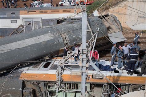 F­a­s­­t­a­ ­t­r­e­n­ ­k­a­z­a­s­ı­:­ ­4­ ­ö­l­ü­ ­-­ ­S­o­n­ ­D­a­k­i­k­a­ ­H­a­b­e­r­l­e­r­